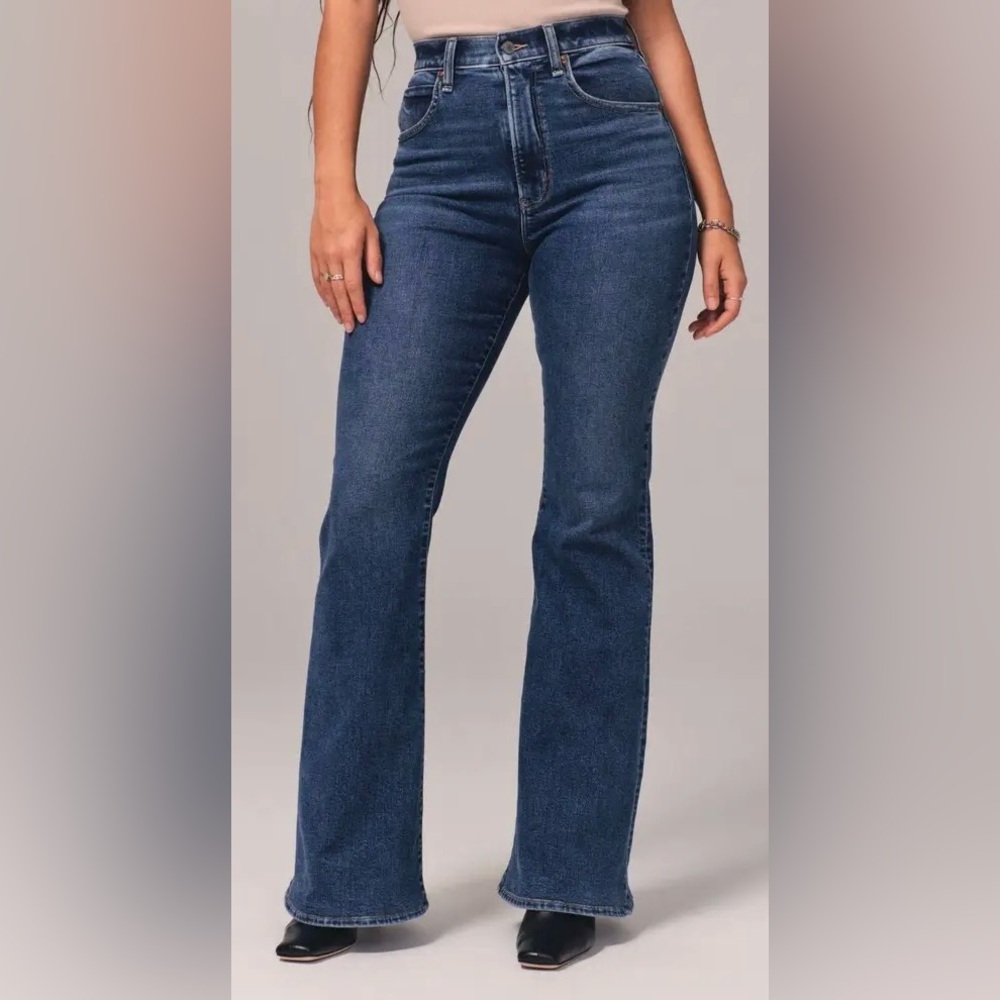 Abercrombie & Fitch Curve Love Ultra High Rise Flare Jeans in size 33/16L